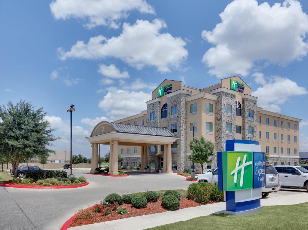 Holiday Inn Express & Suites San Antonio Brooks City Base an IHG Hotel Main image 1